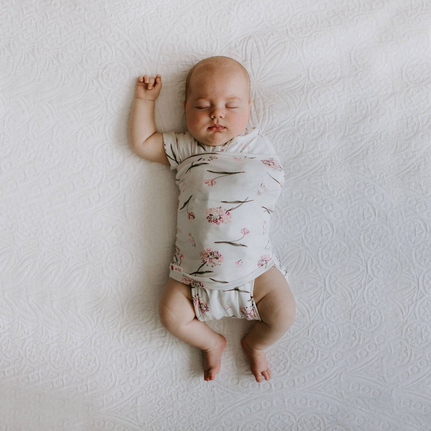 Short Sleeve Swaddle Sack by embé®